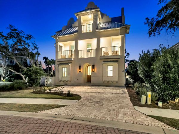 Luxurious Destin Vacation Rental with Private Pool - 7 king Bedrooms