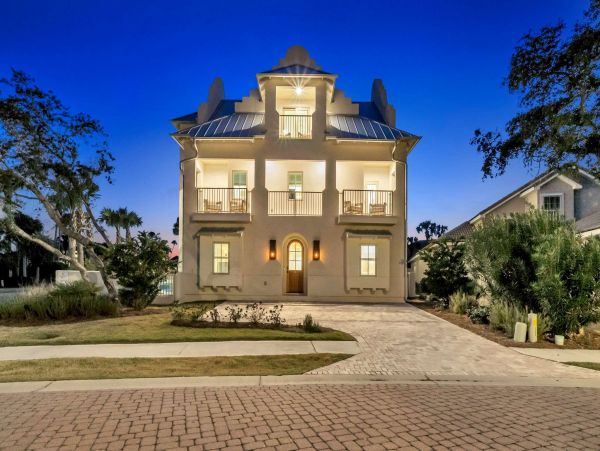 Luxurious Destin Vacation Rental with Private Pool - 7 king Bedrooms