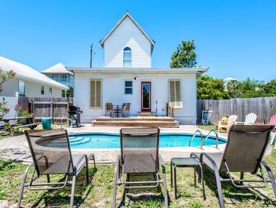 3 Bedroom Home Just Steps to White Sandy Beach Private Pool