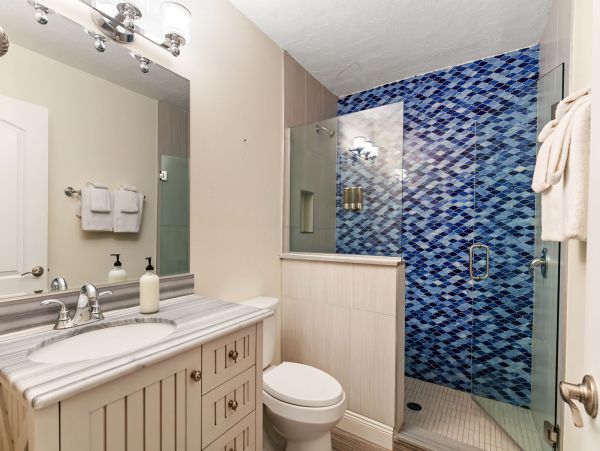 Two Bedroom Siesta Key Vacation Villa Close to Beach Sleeps 6