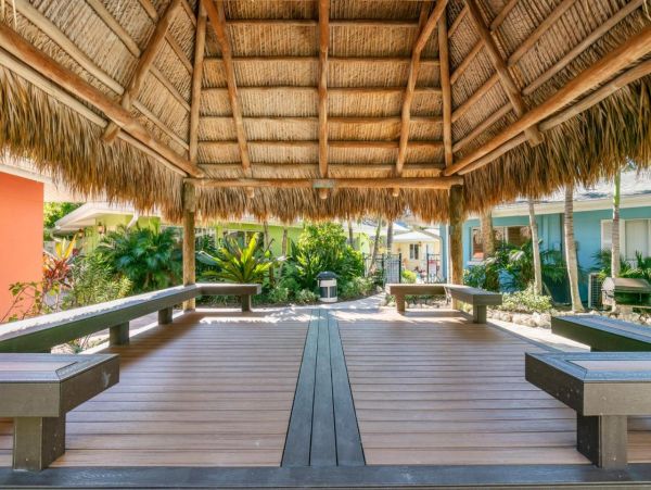Two Bedroom Siesta Key Vacation Villa Close to Beach Sleeps 6
