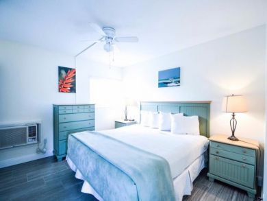 Siesta Key Value Rental Steps to Beach and Village