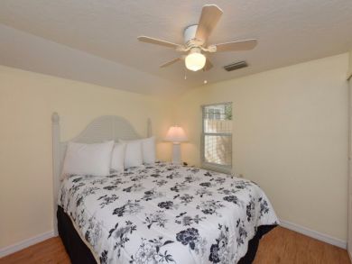 Walk to Beach 2 Bedroom Cottage in Siesta Key