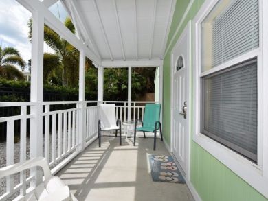 Walk to Beach 2 Bedroom Cottage in Siesta Key