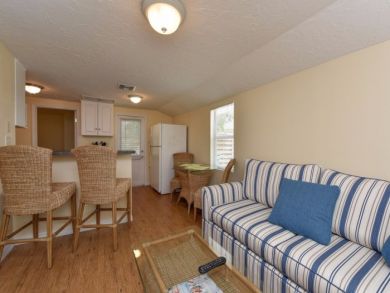 Walk to Beach 2 Bedroom Cottage in Siesta Key