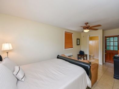 Siesta Key 2 Bedroom Vacation Rental Sleeps 6 Walk to Beach