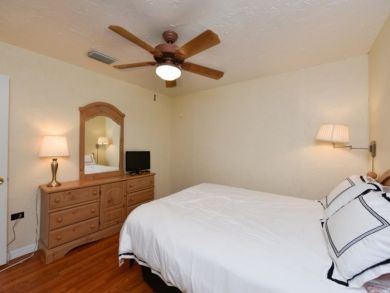 Siesta Key 2 Bedroom Vacation Rental Sleeps 6 Walk to Beach