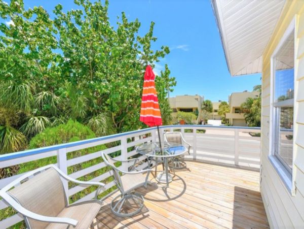 Beach Vacation Home In Siesta Key Six Guests Walk To Beach