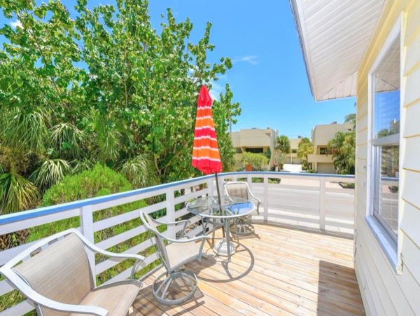 Beach Vacation Home In Siesta Key Six Guests Walk To Beach