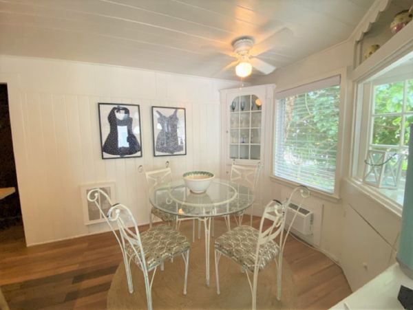 Siesta Key Value Beach Cottage Directly Across from Beach