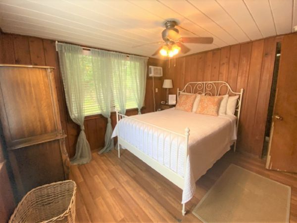 Siesta Key Value Beach Cottage Directly Across from Beach
