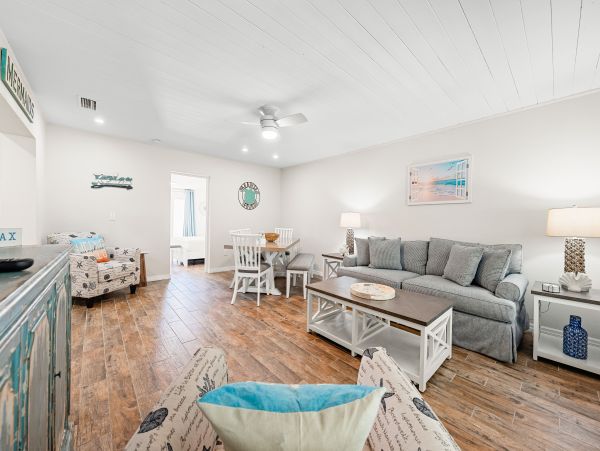 Charming Coastal Casita - Steps from Siesta Key's Top-Rated Beach