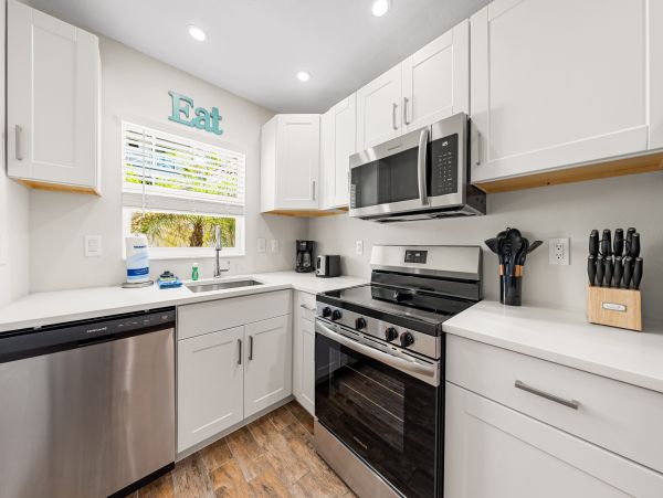 Charming Coastal Casita - Steps from Siesta Key's Top-Rated Beach