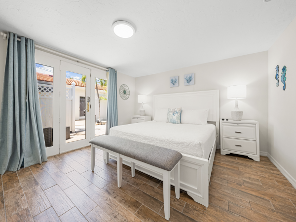 Charming Coastal Casita - Steps from Siesta Key's Top-Rated Beach