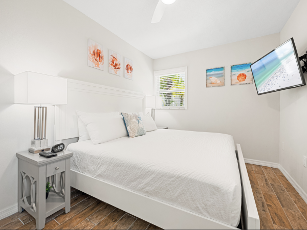 Charming Coastal Casita - Steps from Siesta Key's Top-Rated Beach