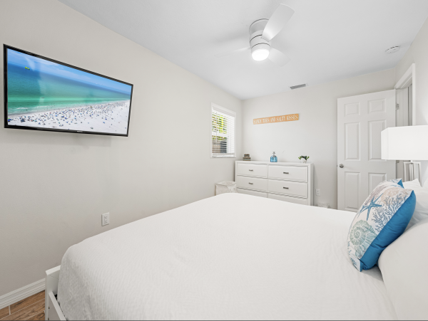 Charming Coastal Casita - Steps from Siesta Key's Top-Rated Beach