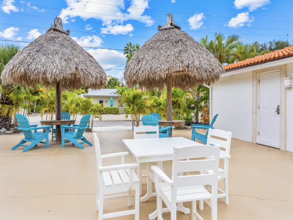 Charming Coastal Casita - Steps from Siesta Key's Top-Rated Beach