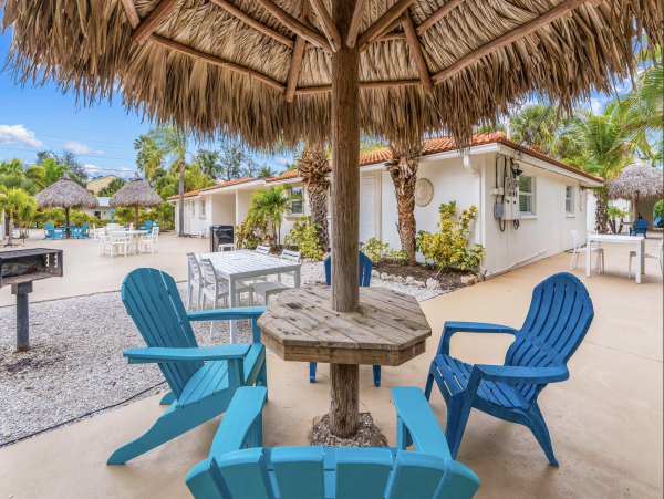 Charming Coastal Casita - Steps from Siesta Key's Top-Rated Beach