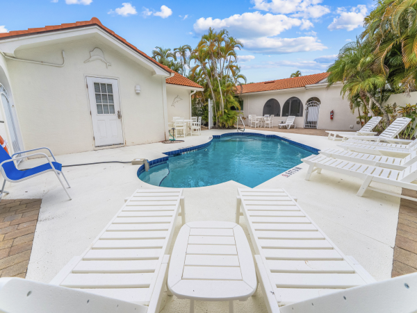 Charming Coastal Casita - Steps from Siesta Key's Top-Rated Beach