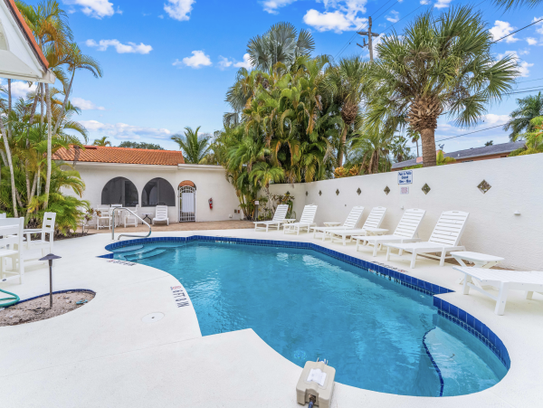 Charming Coastal Casita - Steps from Siesta Key's Top-Rated Beach