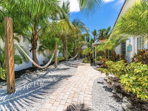 Charming Coastal Casita - Steps from Siesta Key's Top-Rated Beach