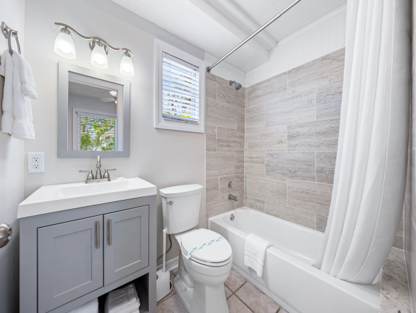 2 Bedroom Siesta Key Casita Stunning NEW ARRIVAL Walk to Village