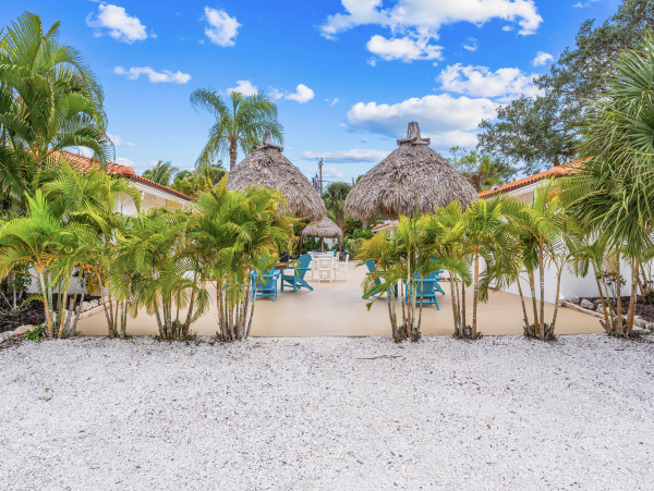 2 Bedroom Siesta Key Casita Stunning NEW ARRIVAL Walk to Village
