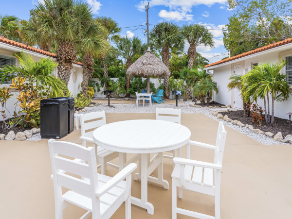 2 Bedroom Siesta Key Casita Stunning NEW ARRIVAL Walk to Village