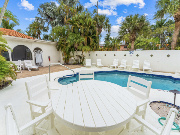2 Bedroom Siesta Key Casita Stunning NEW ARRIVAL Walk to Village