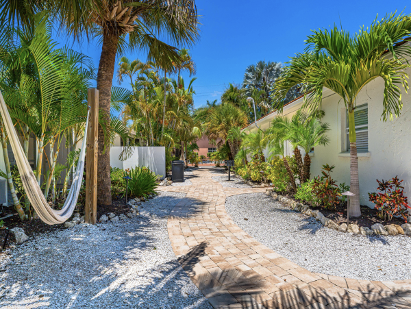 2 Bedroom Siesta Key Casita Stunning NEW ARRIVAL Walk to Village