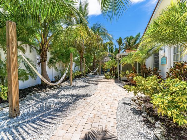2 Bedroom Siesta Key Casita Stunning NEW ARRIVAL Walk to Village