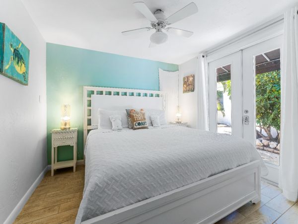 Siesta Key Vacation Condo One Bedroom Walk to Beach