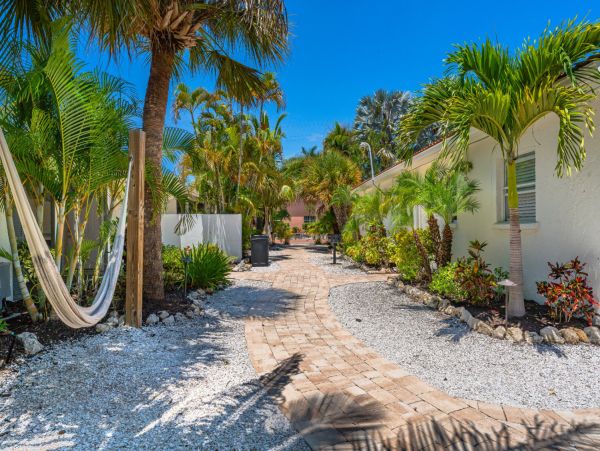 Siesta Key Vacation Condo One Bedroom Walk to Beach