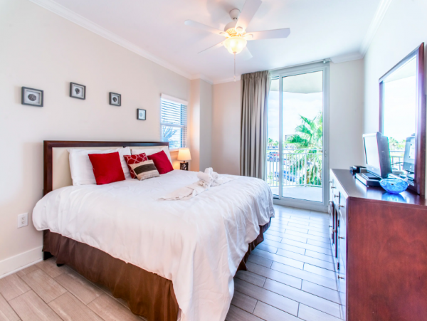 Two Bedroom Condo, short walk to the beach