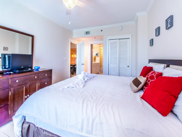 Two Bedroom Condo, short walk to the beach