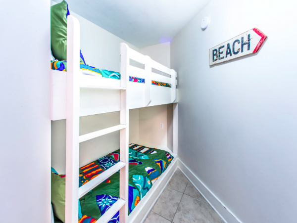 Two Bedroom Condo, short walk to the beach