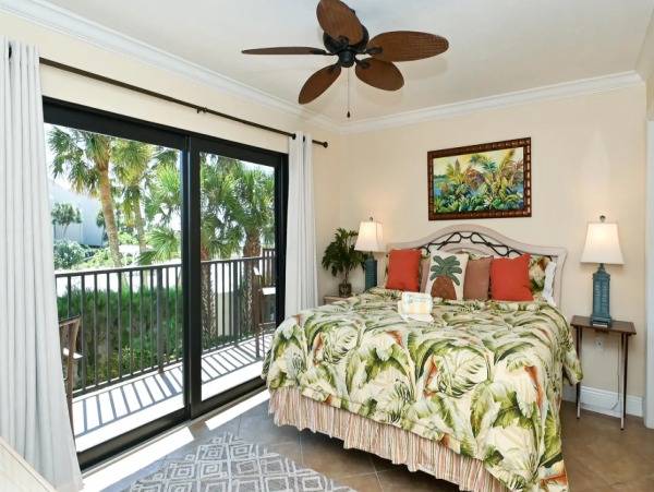Siesta Key Vacation Rental Approx 50 Steps to Pool & Beach