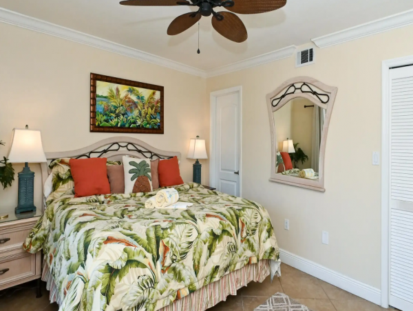 Siesta Key Vacation Rental Approx 50 Steps to Pool & Beach