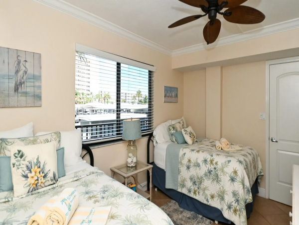 Siesta Key Vacation Rental Approx 50 Steps to Pool & Beach
