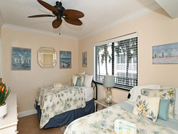 Siesta Key Vacation Rental Approx 50 Steps to Pool & Beach