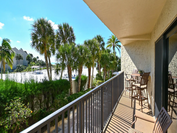 Siesta Key Vacation Rental Approx 50 Steps to Pool & Beach