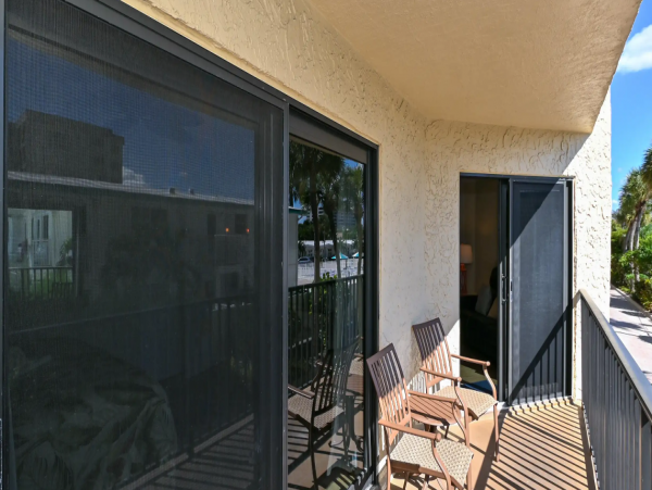 Siesta Key Vacation Rental Approx 50 Steps to Pool & Beach