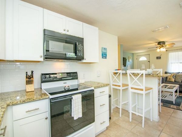 Holmes Beach 2 Bedroom Vacation Rental Condo