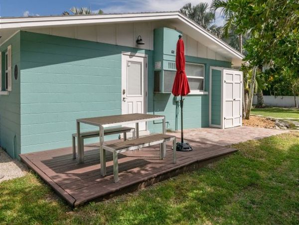 Holmes Beach 2 Bedroom Vacation Rental Condo
