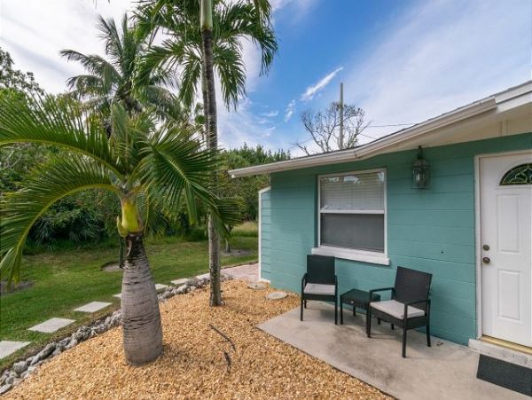 Holmes Beach 2 Bedroom Vacation Rental Condo