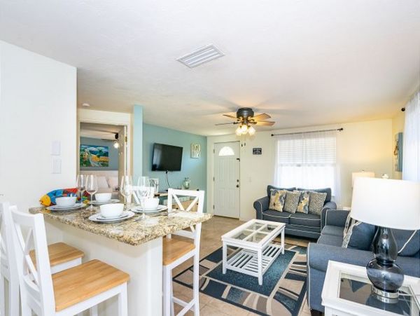 Holmes Beach 2 Bedroom Vacation Rental Condo