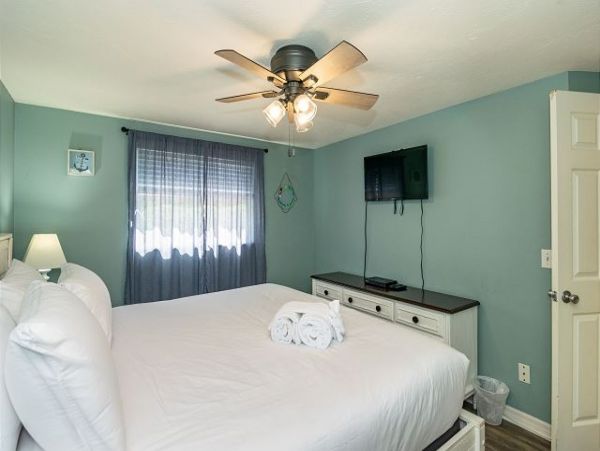 Holmes Beach 2 Bedroom Vacation Rental Condo