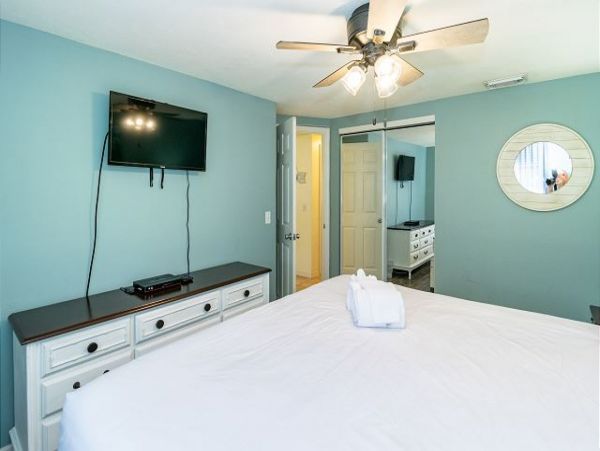 Holmes Beach 2 Bedroom Vacation Rental Condo