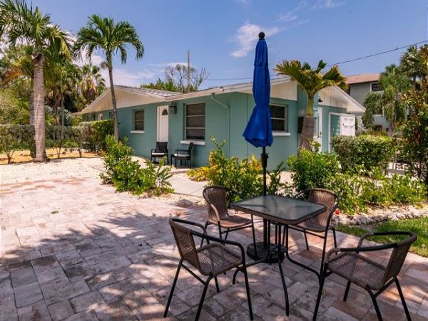 Holmes Beach 2 Bedroom Vacation Rental Condo