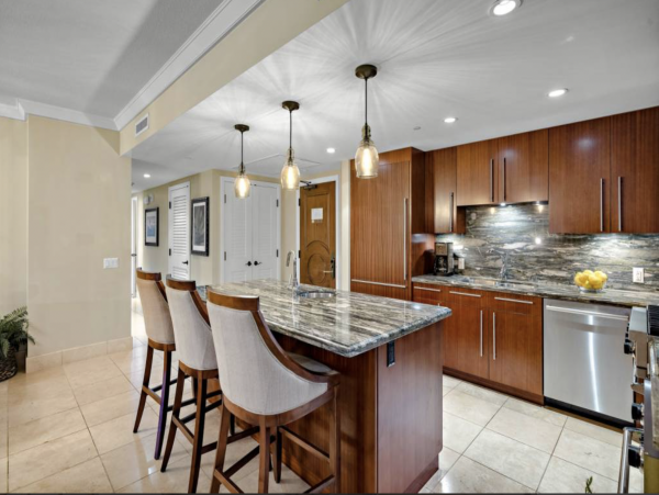 Uninterrupted Views of The Pacific Ocean Three Bedroom Condo